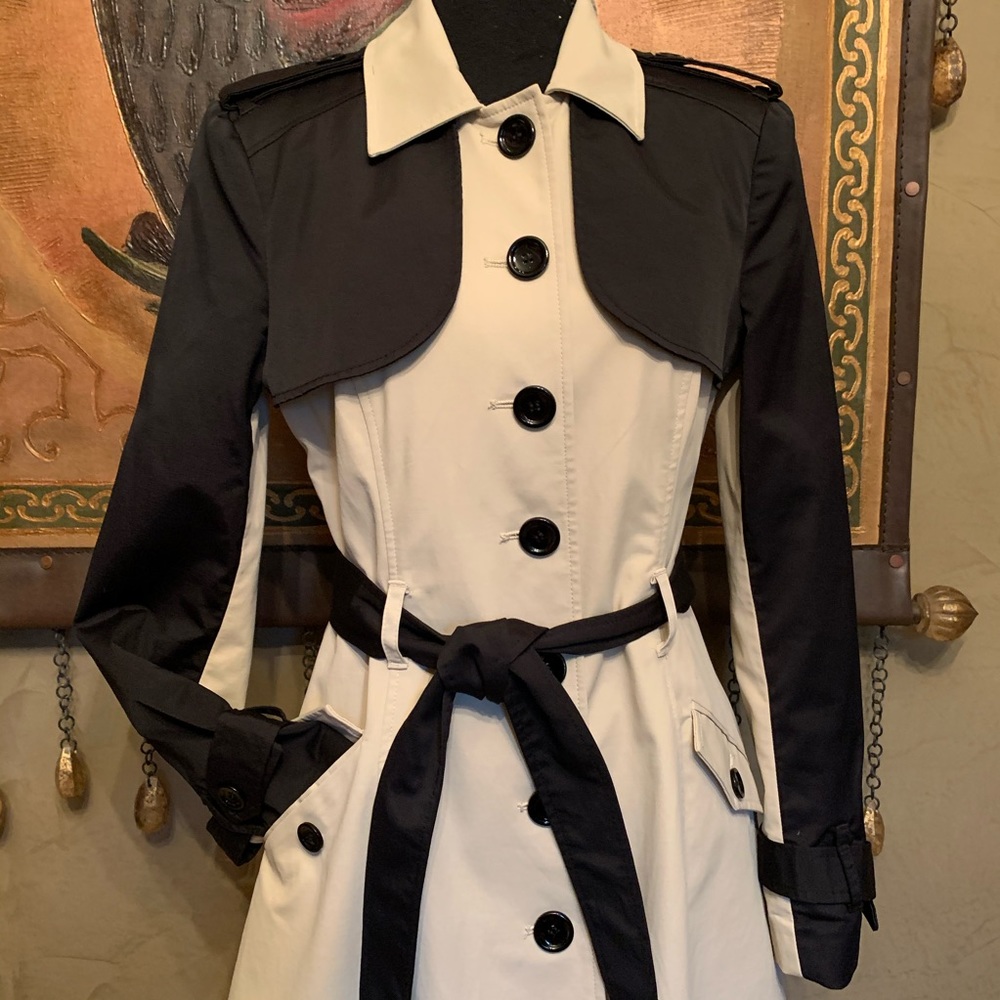 Trench coat by Bebe - Picture 5 of 16